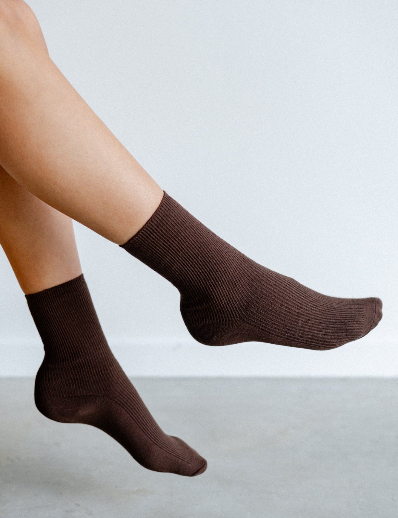Cottonsocks_Long_DarkCoffee_001.jpg