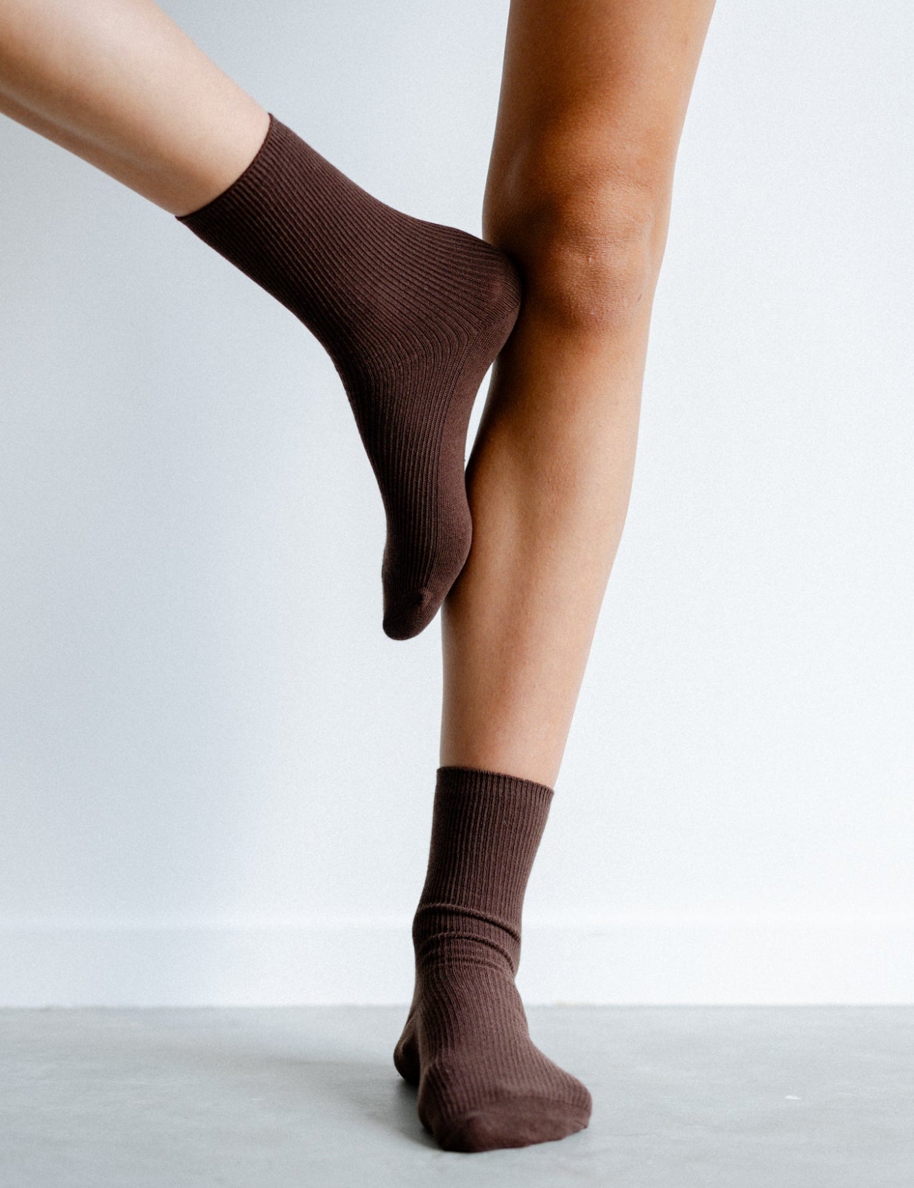 Cottonsocks_Long_DarkCoffee_003.jpg