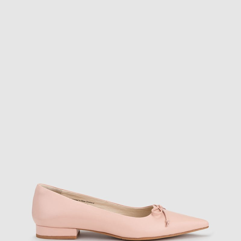 Nellie_20Flat_20Pink_20Rose_20Side_web.jpg