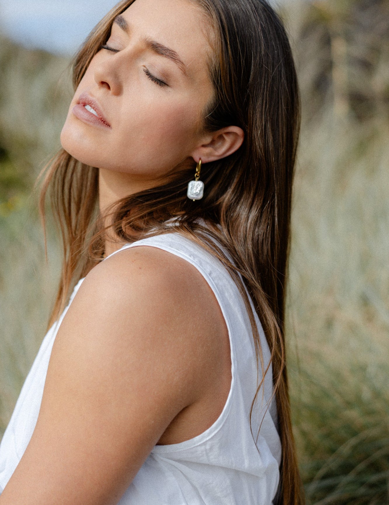 Nina_earrings_pearl_castelco_model_013.jpg